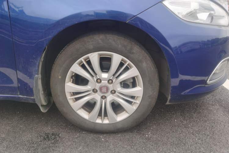 Used Fiat Viaggio 2015 1.4T Manual Jingxiang Edition Right Front Wheel Hub