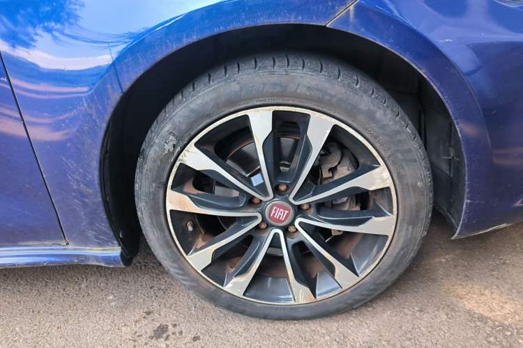 Used Fiat Viaggio 2015 1.4T Automatic Enjoyment Edition Right Front Wheel Hub