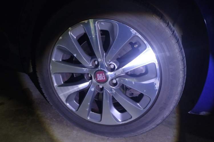 Used Fiat Viaggio 2015 1.4T Automatic Enjoyment Edition Right Front Wheel Hub