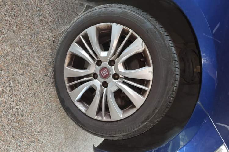 Used Fiat Viaggio 2015 1.4T Automatic Jingxiang Edition Right Front Wheel Hub