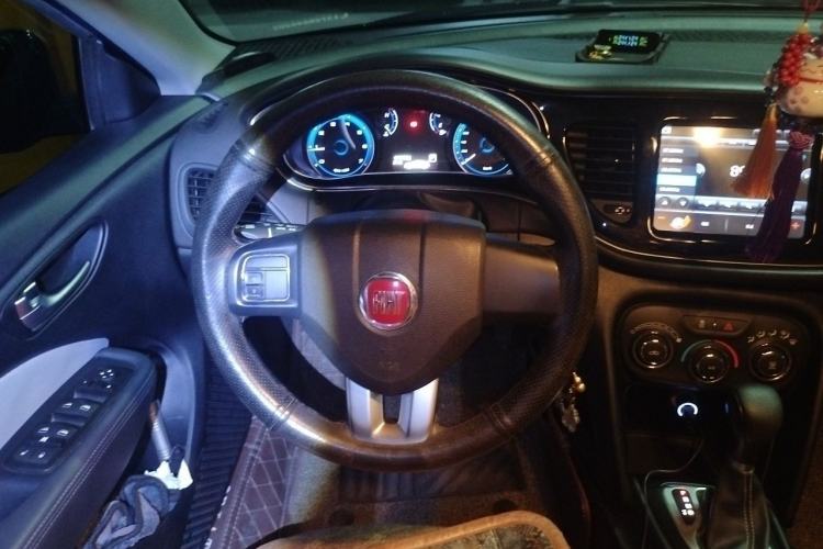 Used Fiat Viaggio 2015 1.4T Automatic Enjoyment Edition Steering Wheel