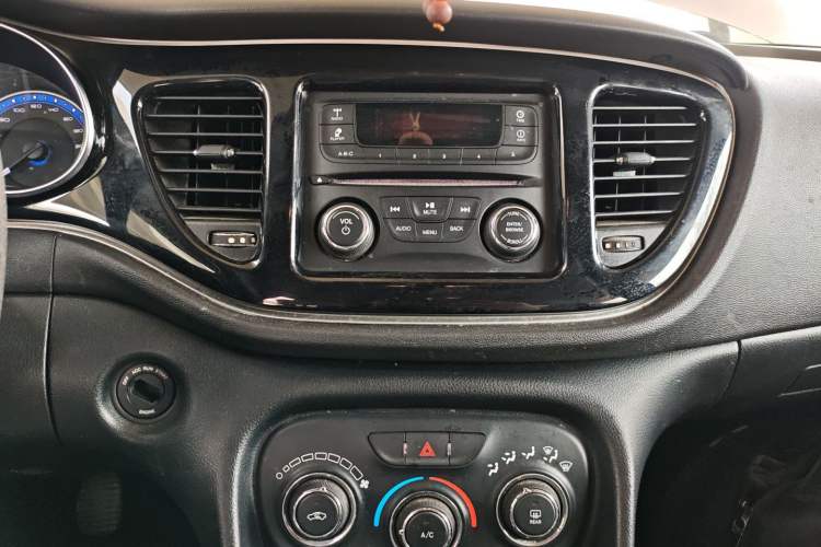 Used Fiat Viaggio 2015 1.4T Manual Enjoyment Edition Audio And AC Panel
