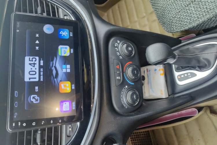 Used Fiat Viaggio 2015 1.4T Automatic Enjoyment Edition Audio And AC Panel