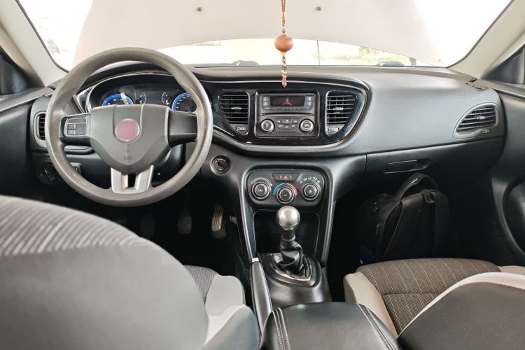 Used Fiat Viaggio 2015 1.4T Manual Enjoyment Edition Center Console