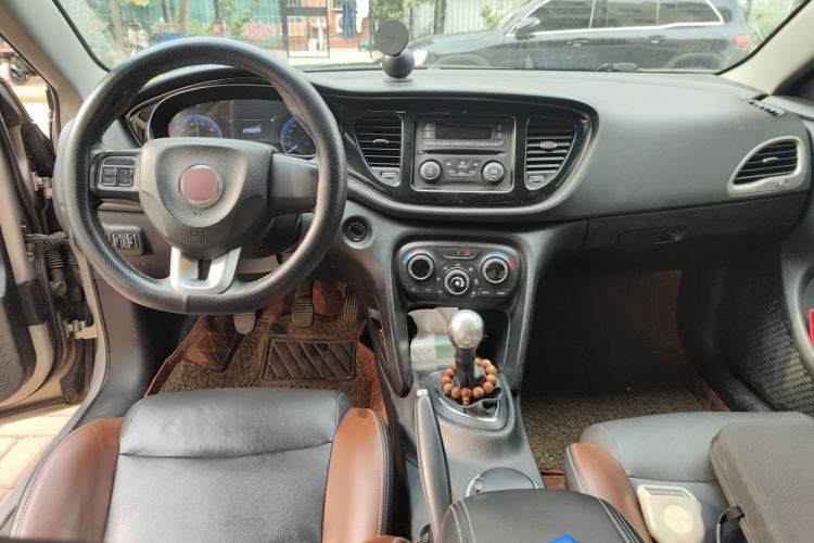 Used Fiat Viaggio 2015 1.4T Manual Jingxiang Edition Center Console