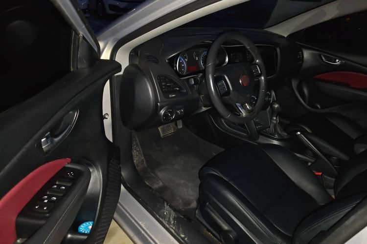 Used Fiat Viaggio 2015 1.4T Automatic Enjoyment Edition Driver Seat