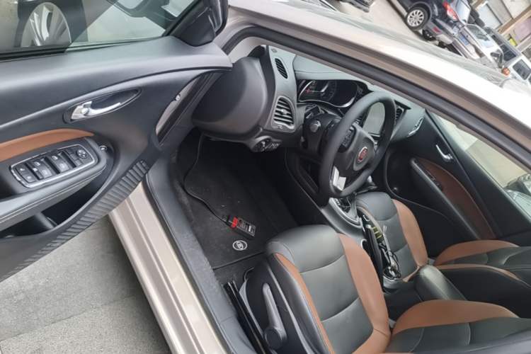 Used Fiat Viaggio 2015 1.4T Automatic Jingxiang Edition Driver Seat