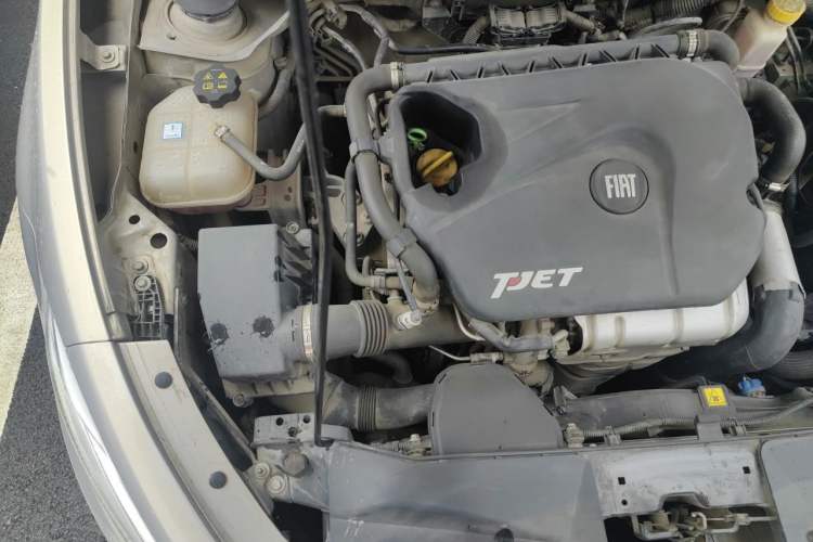 Used Fiat Viaggio 2015 1.4T Automatic Enjoyment Edition Engine Bay Right