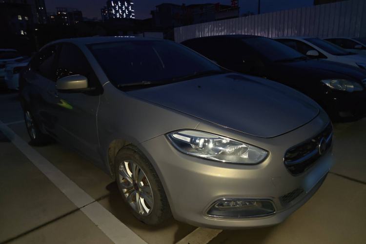 Used Fiat Viaggio 2015 1.4T Automatic Enjoyment Edition Front Right 45 Deg