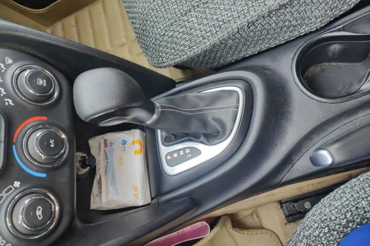 Used Fiat Viaggio 2015 1.4T Automatic Enjoyment Edition Gear Lever