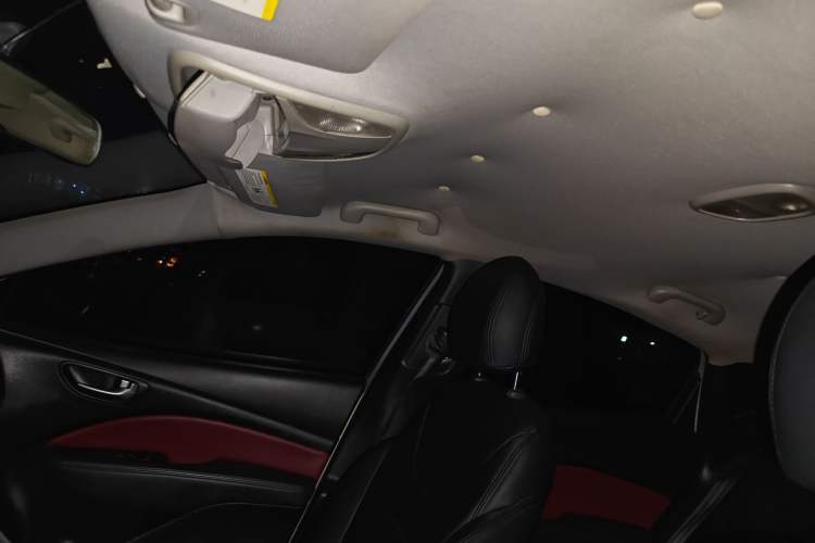 Used Fiat Viaggio 2015 1.4T Automatic Enjoyment Edition Headliner