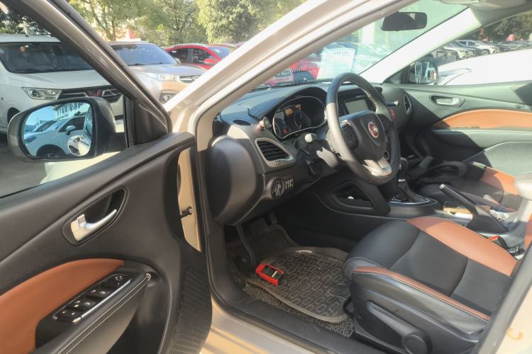 Used Fiat Viaggio 2015 1.4T Automatic Jingxiang Edition Interior 3