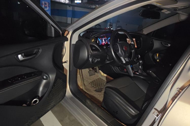 Used Fiat Viaggio 2015 1.4T Automatic Smart Edition Interior 3
