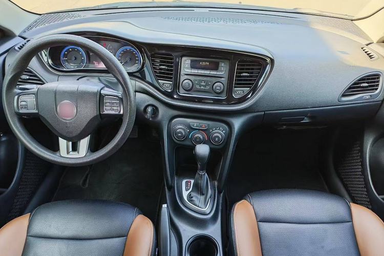 Used Fiat Viaggio 2015 1.4T Automatic Enjoyment Edition Interior 4