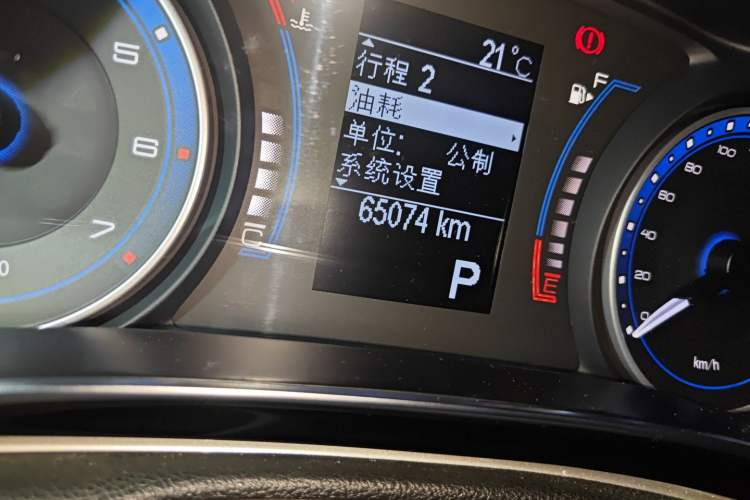 Used Fiat Viaggio 2015 1.4T Automatic Smart Edition Odometer Close Up