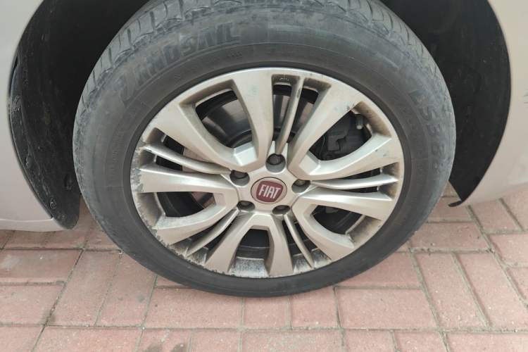 Used Fiat Viaggio 2015 1.4T Manual Jingxiang Edition Right Front Wheel Hub