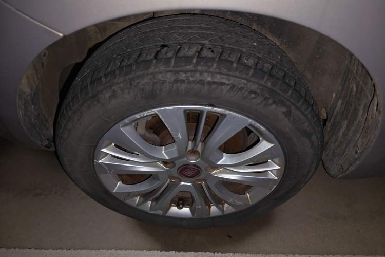 Used Fiat Viaggio 2015 1.4T Automatic Enjoyment Edition Right Rear Wheel Hub