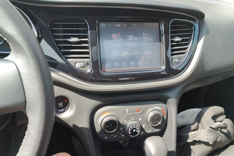 Used Fiat Viaggio 2015 1.4T Automatic Jingxiang Edition Audio And AC Panel