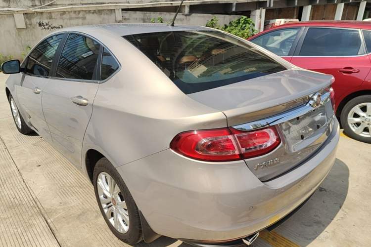 Used Fiat Viaggio 2015 1.4T Automatic Jingxiang Edition Exterior 2