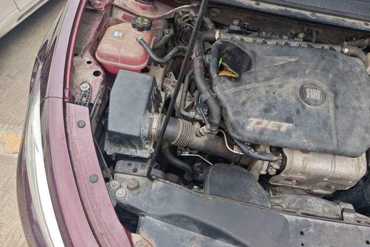 Used Fiat Viaggio 2015 1.4T Automatic Jingxiang Edition Engine Bay Right