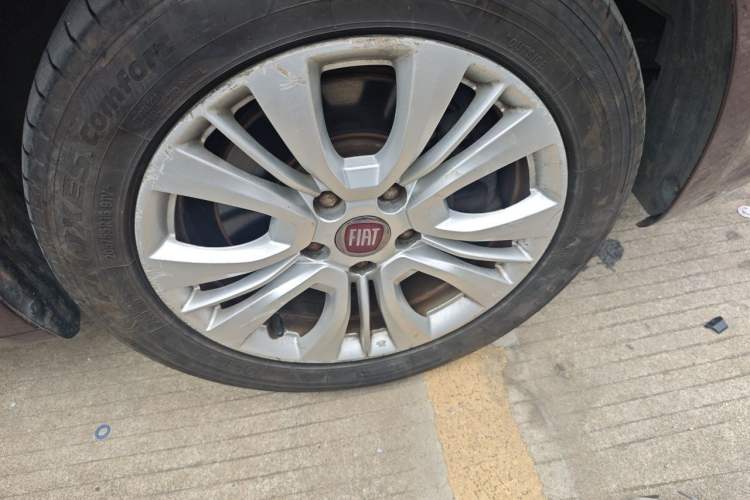 Used Fiat Viaggio 2015 1.4T Automatic Jingxiang Edition Right Front Wheel Hub