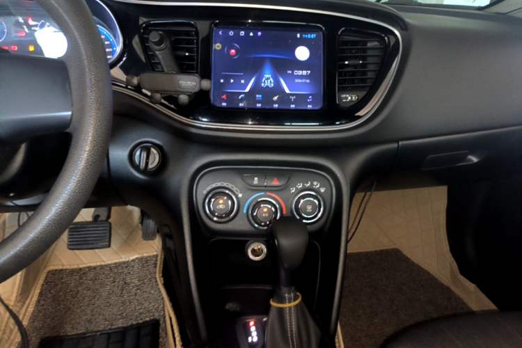 Used Fiat Viaggio 2015 1.4T Automatic Enjoyment Edition Audio And AC Panel