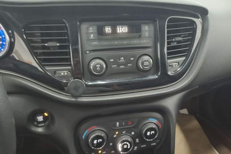 Used Fiat Viaggio 2015 1.4T Automatic Jingxiang Edition Audio And AC Panel