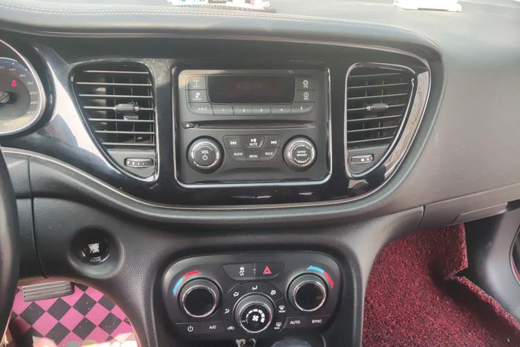 Used Fiat Viaggio 2015 1.4T Automatic Jingxiang Edition Audio And AC Panel