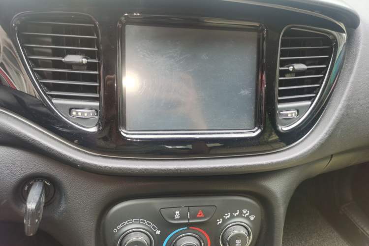 Used Fiat Viaggio 2015 1.4T Automatic Enjoyment Edition Audio And AC Panel