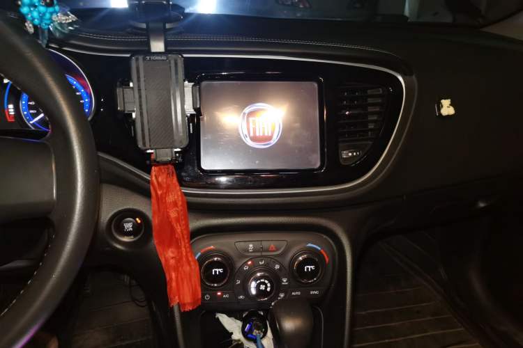 Used Fiat Viaggio 2015 1.4T Automatic Jingxiang Edition Audio And AC Panel
