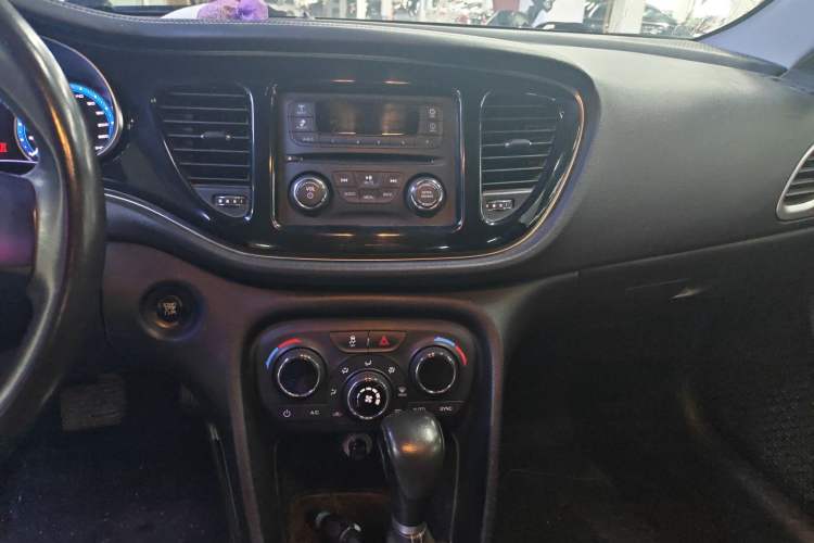 Used Fiat Viaggio 2015 1.4T Automatic Jingxiang Edition Audio And AC Panel