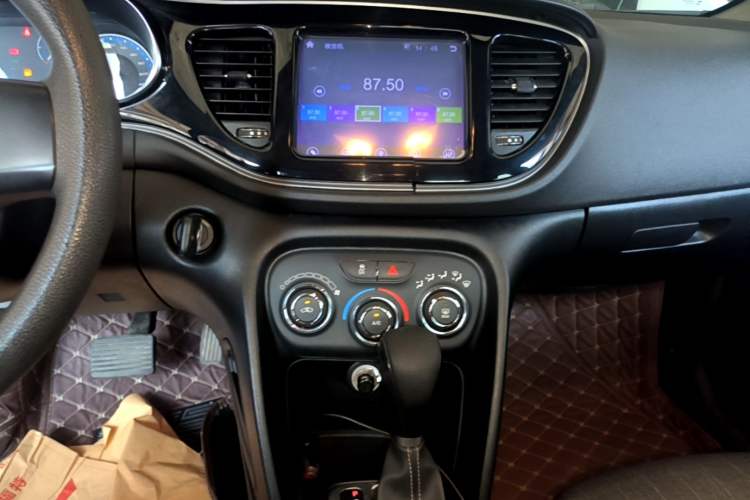 Used Fiat Viaggio 2015 1.4T Automatic Enjoyment Edition Audio And AC Panel