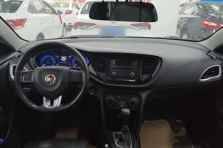 Used Fiat Viaggio 2015 1.4T Automatic Jingxiang Edition Center Console