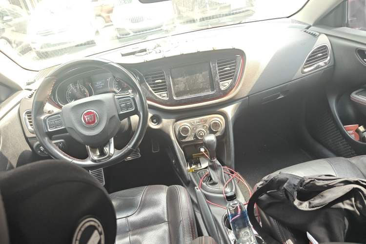 Used Fiat Viaggio 2015 1.4T Automatic Enjoyment Edition Center Console