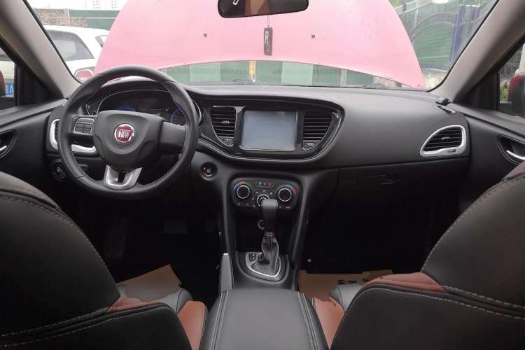 Used Fiat Viaggio 2015 1.4T Automatic Jingxiang Edition Center Console