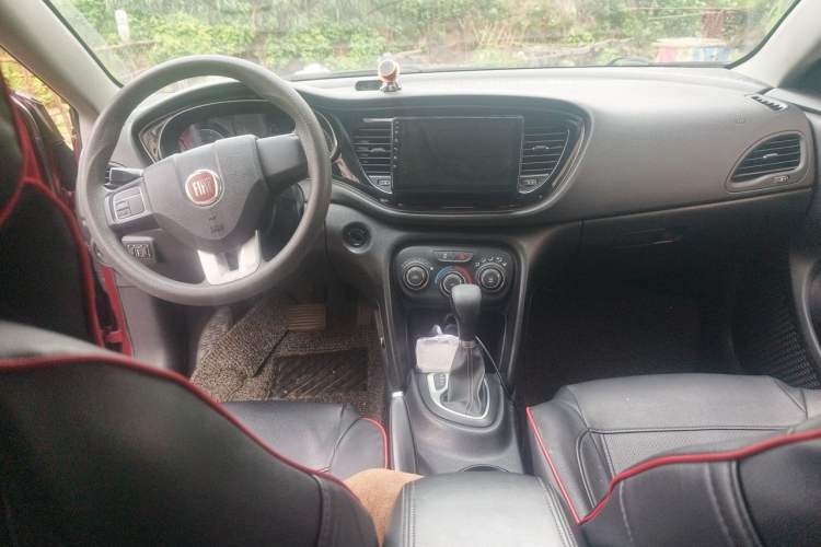 Used Fiat Viaggio 2015 1.4T Automatic Enjoyment Edition Center Console