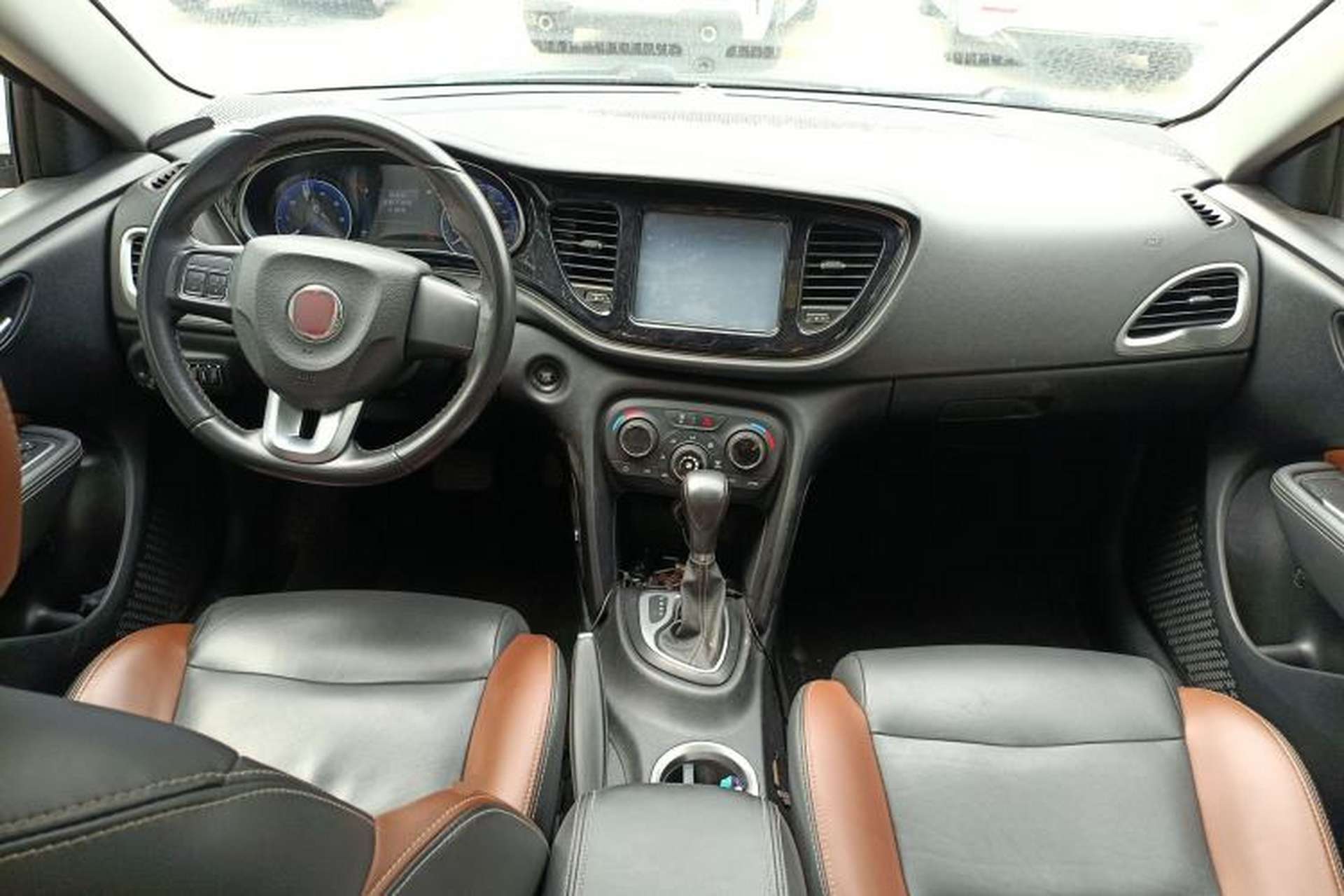 Used Fiat Viaggio 2015 1.4T Automatic Jingxiang Edition Center Console