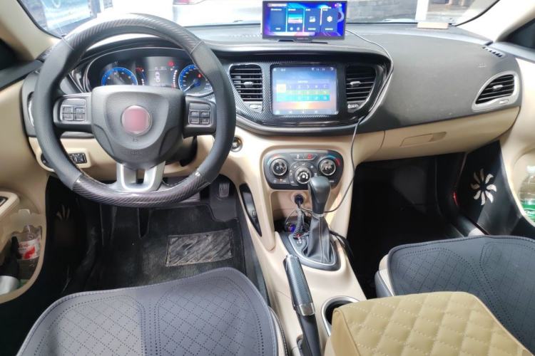 Used Fiat Viaggio 2015 1.4T Automatic Smart Edition Center Console