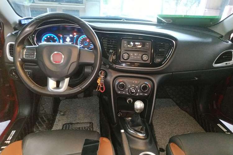 Used Fiat Viaggio 2015 1.4T Manual Jingxiang Edition Center Console