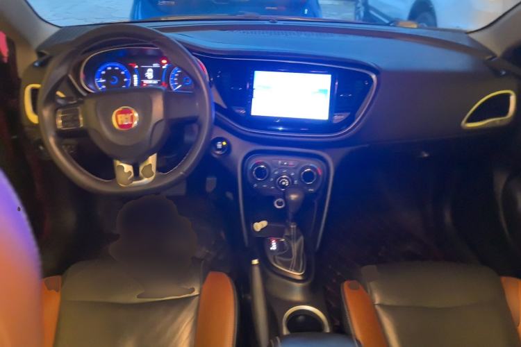 Used Fiat Viaggio 2015 1.4T Automatic Jingxiang Edition Center Console