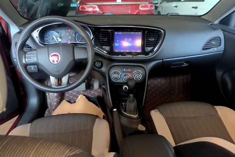 Used Fiat Viaggio 2015 1.4T Automatic Enjoyment Edition Center Console