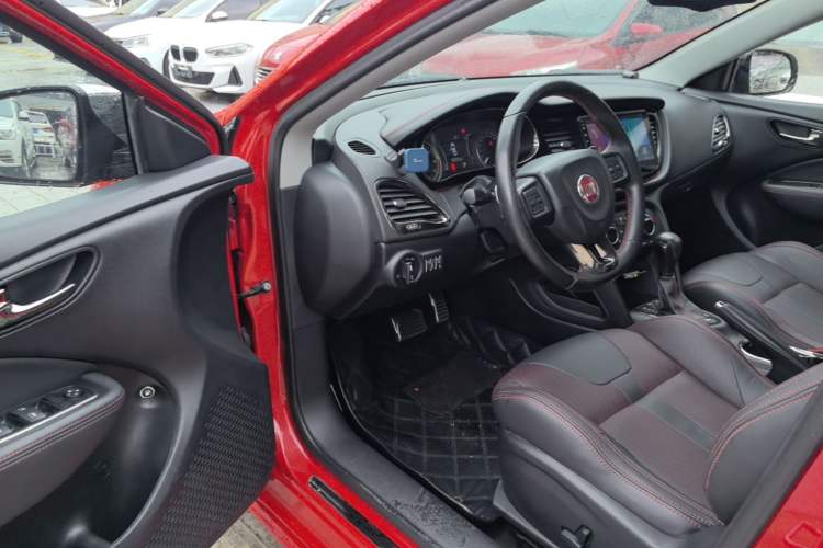 Used Fiat Viaggio 2015 1.4T Automatic Enjoyment Edition Driver Seat