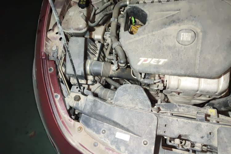 Used Fiat Viaggio 2015 1.4T Automatic Enjoyment Edition Engine Bay Right