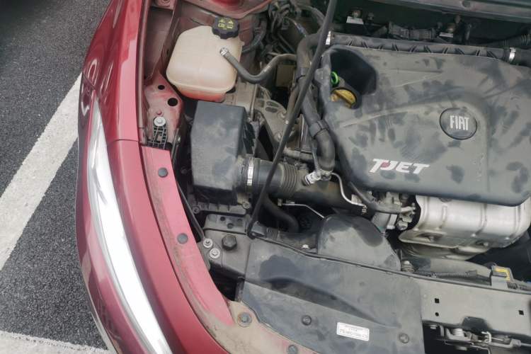 Used Fiat Viaggio 2015 1.4T Automatic Enjoyment Edition Engine Bay Right