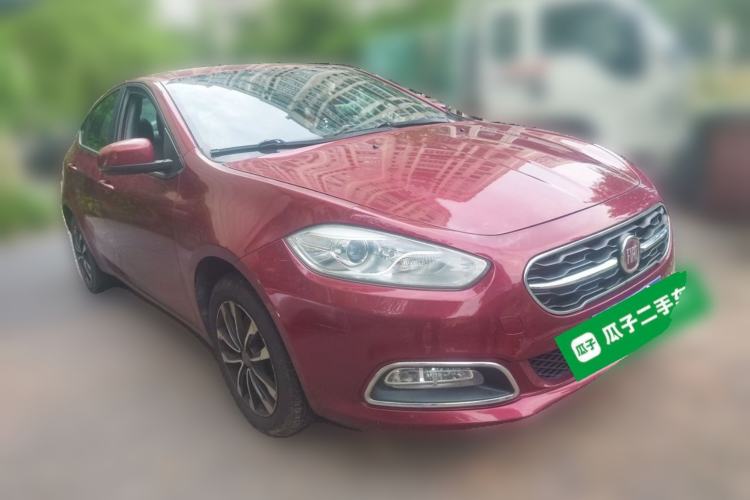 Used Fiat Viaggio 2015 1.4T Automatic Enjoyment Edition Front Right 45 Deg