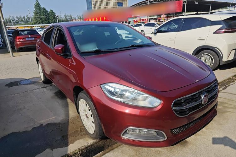 Used Fiat Viaggio 2015 1.4T Automatic Enjoyment Edition Front Right 45 Deg