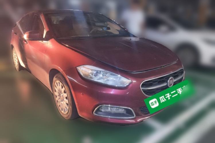 Used Fiat Viaggio 2015 1.4T Automatic Enjoyment Edition Front Right 45 Deg