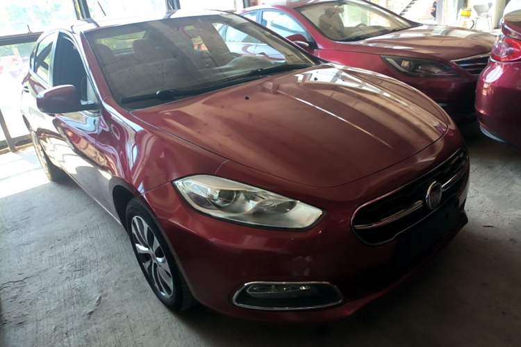 Used Fiat Viaggio 2015 1.4T Automatic Enjoyment Edition Front Right 45 Deg