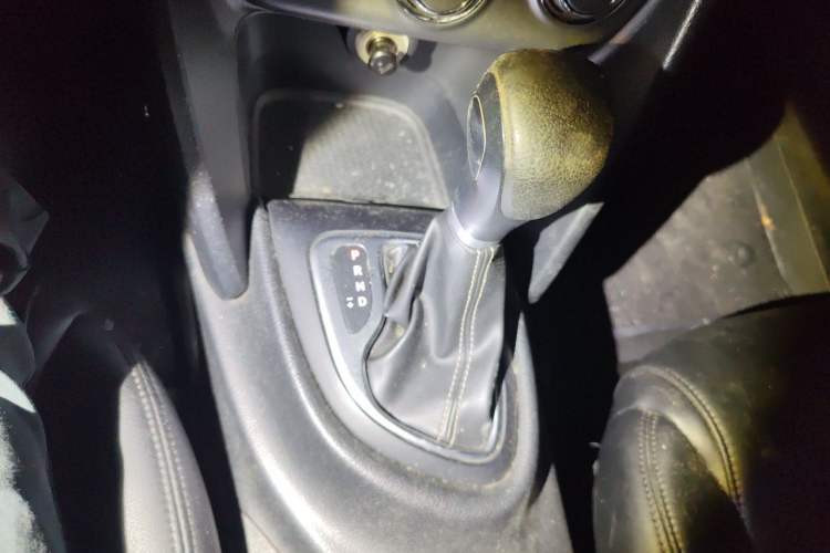 Used Fiat Viaggio 2015 1.4T Automatic Enjoyment Edition Gear Lever