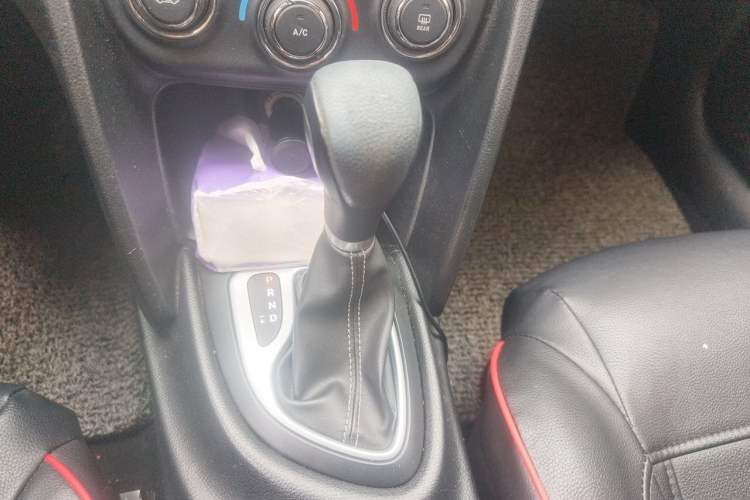 Used Fiat Viaggio 2015 1.4T Automatic Enjoyment Edition Gear Lever